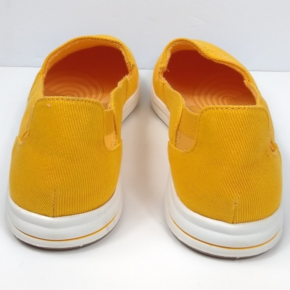 Clarks Cloudsteppers Breeze Step Slip-On Shoes Yellow Jaune Women's 11 Sneakers - Picture 8 of 10